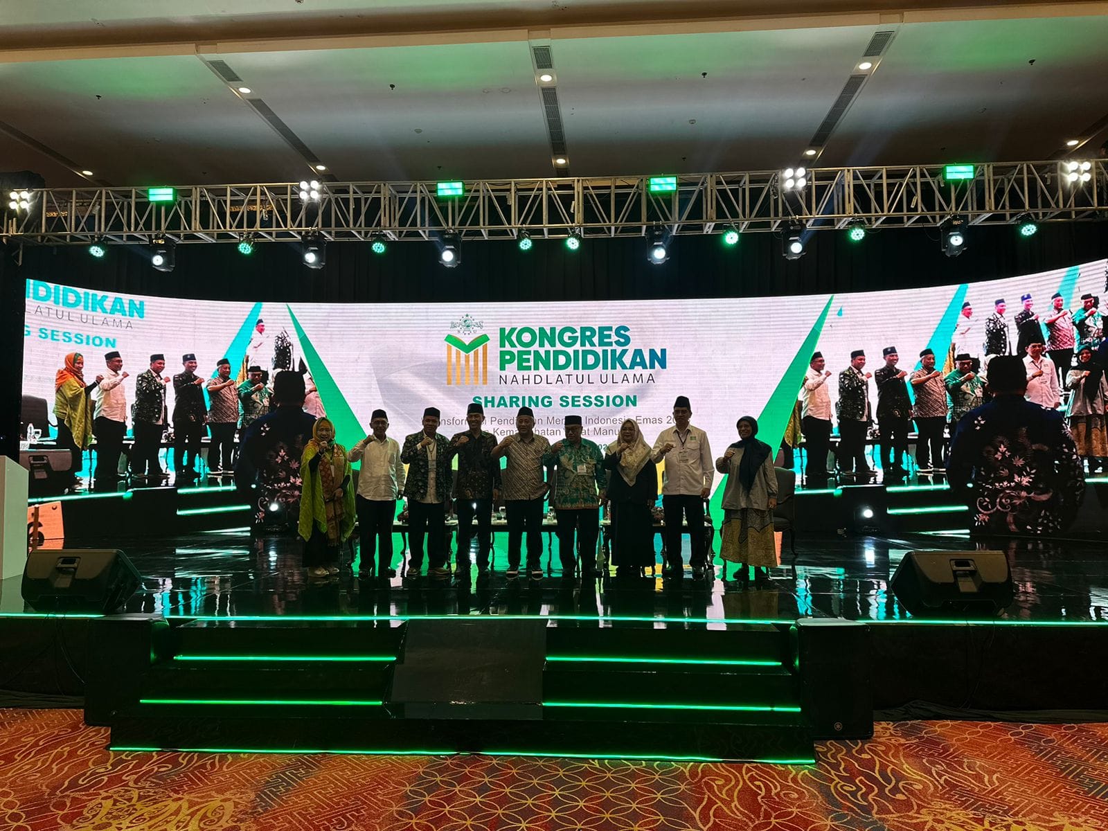 Wakili Jateng, SMK Ma`arif NU Kudus dan Kepala MI Ma’arif 01 Limbangan Cilacap Terima Penghargaan