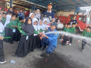 46 Santri Baru MI Hidayatul Islam Terima Edukasi dari Damkar
