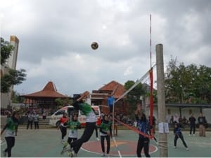 Raih Medali Emas, Tim Voli Putri Kontingen Ma’arif Kudus Tumbangkan Kontingen Ma’arif Wonosobo