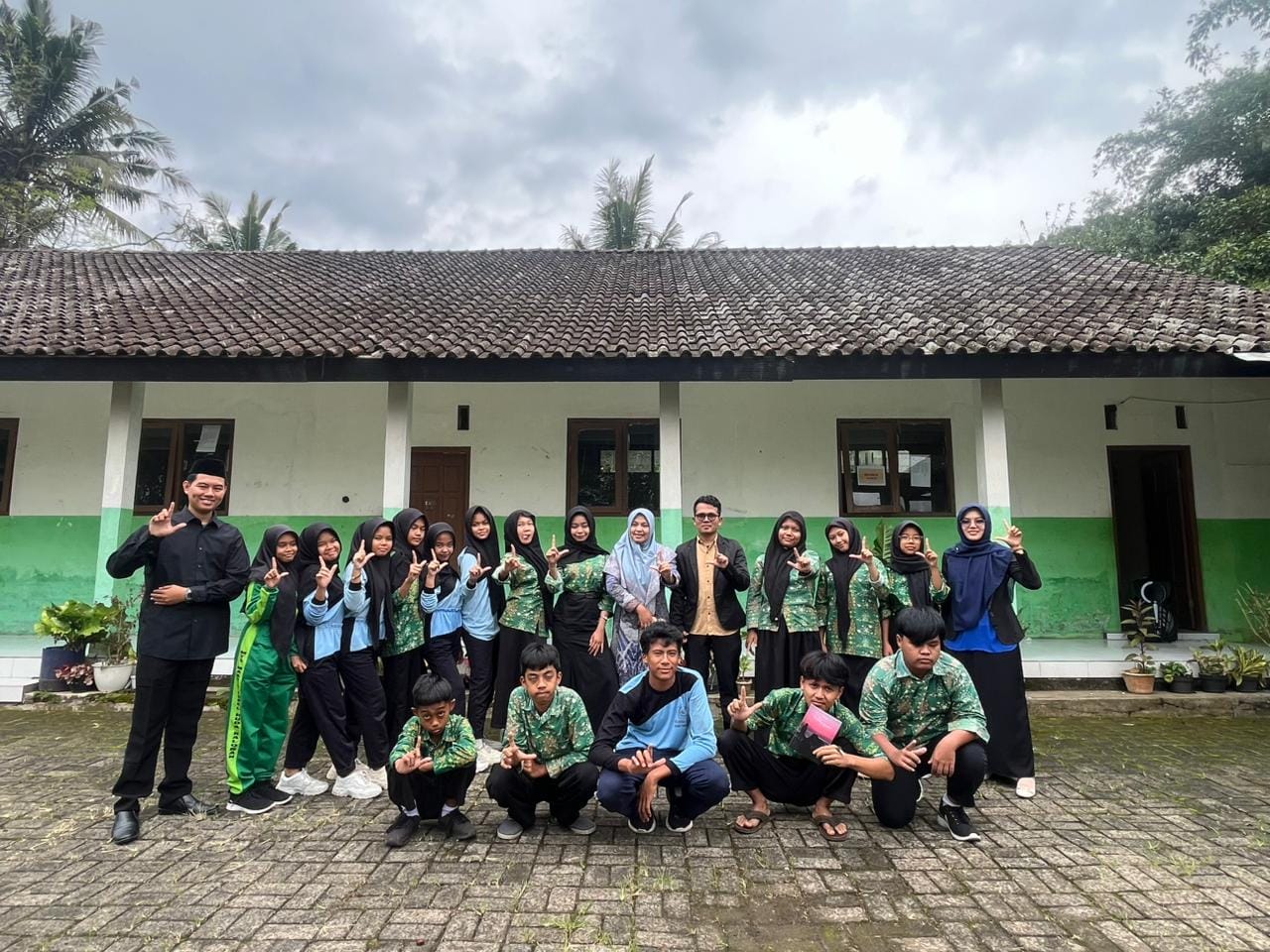 Ubah Curhat Jadi Cuan: Satupena Temanggung Motivasi Siswa MTs Ma’arif Nurul Huda Lewat Literasi