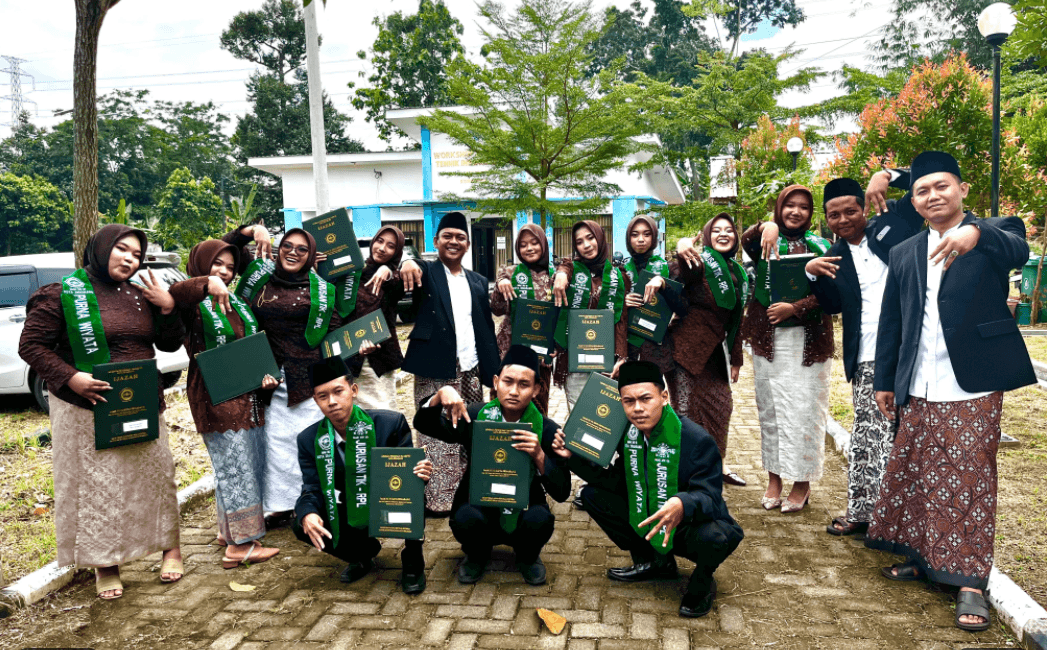 MAK 01 NU Semarang Wisuda Angkatan Pertama, LP Ma’arif NU Jateng Apresiasi Lahirnya Generasi Unggul Berbasis Teknologi dan Keislaman
