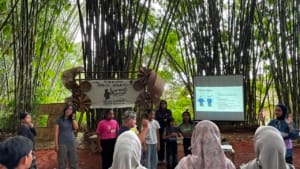 Workshop Public Speaking “Suarasa Papringan” Hadir untuk Tingkatkan Kepercayaan Diri Remaja Pasar Papringan