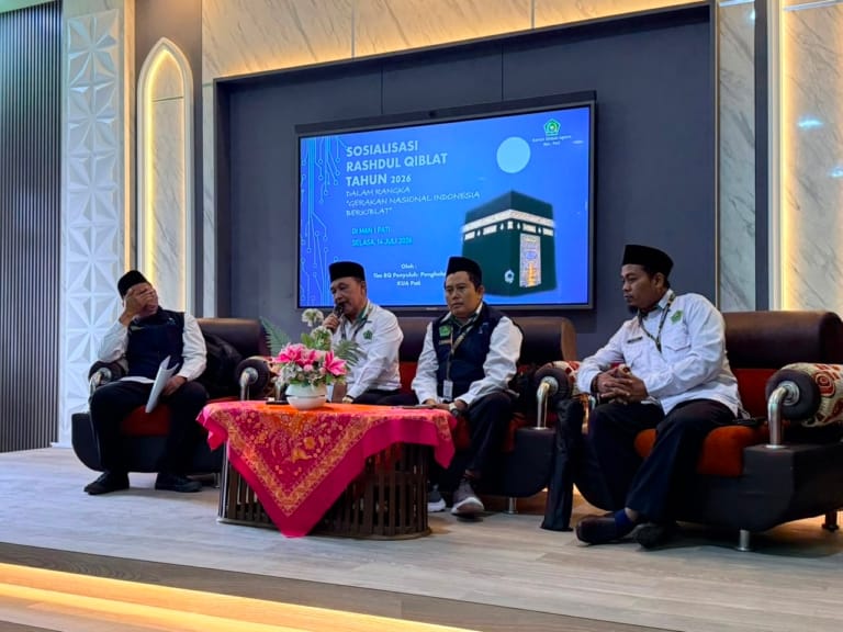 Tim Rukyat dan Arah Kiblat Kemenag Pati Sosialisasikan Rashdul Kiblat di MAN 1 Pati