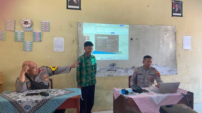 MATAMUDA | MTs Ma'arif Nurul Huda Gandeng Polsek Kaloran Edukasi Siswa tentang Kenakalan Remaja dan Bahaya Judi Online