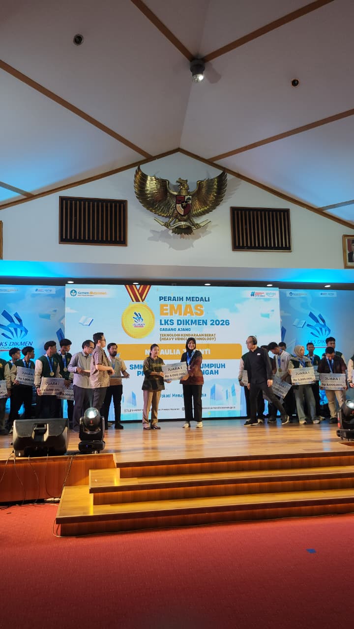 ‎Tampil Tangguh di LKS Nasional 2026, Nia Aulia Buktikan Kompetensi Alat Berat Tak Kenal Gender