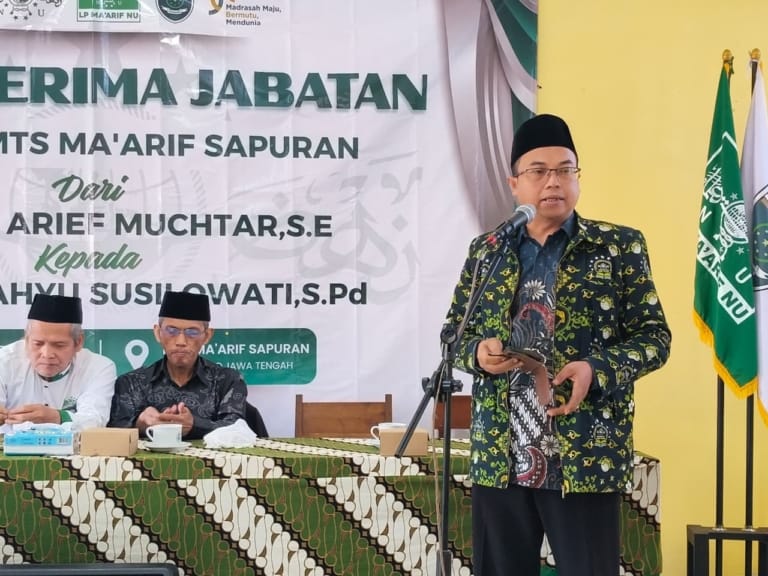 Estafet Kepemimpinan Berlanjut, Sri Wahyu Susilowati Resmi Pimpin MTs Ma'arif Sapuran