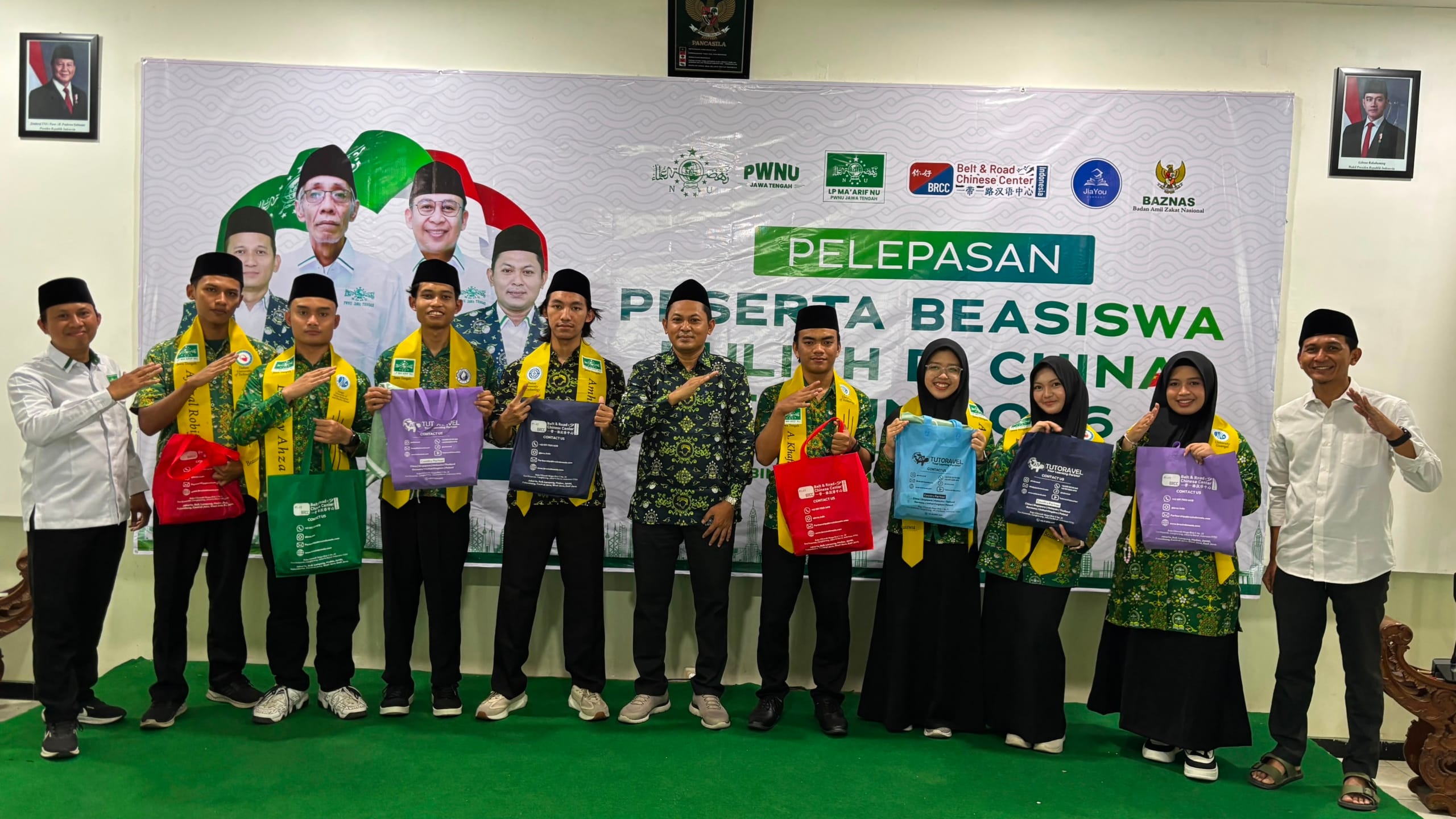 Berangkatkan Siswa Kuliah di Tiongkok, Gus Rozin: Kader NU Harus Mendunia