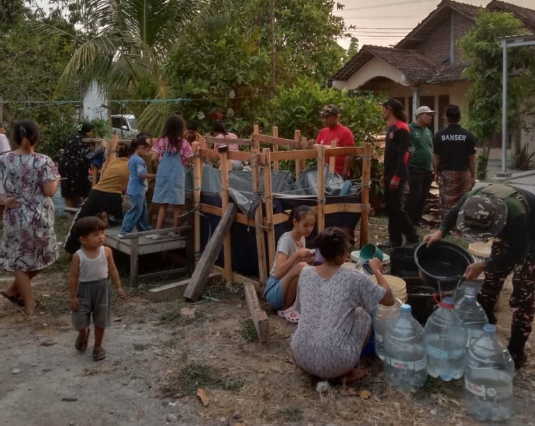 Ansor Tlogowungu Salurkan Tiga Tangki Air Bersih untuk Warga Cengkalsewu yang Terdampak Kekeringan