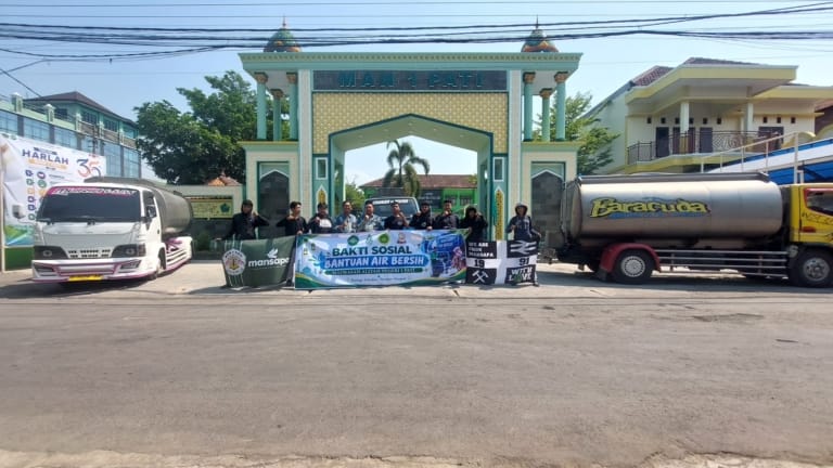 Respon Kekeringan, MAN 1 Pati Salurkan 10 Tangki Air Bersih Bagi Warga Terdampak