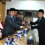Sosok Arief, Guru MI Mantan Loper Koran Raih Doktor UIN Walisongo